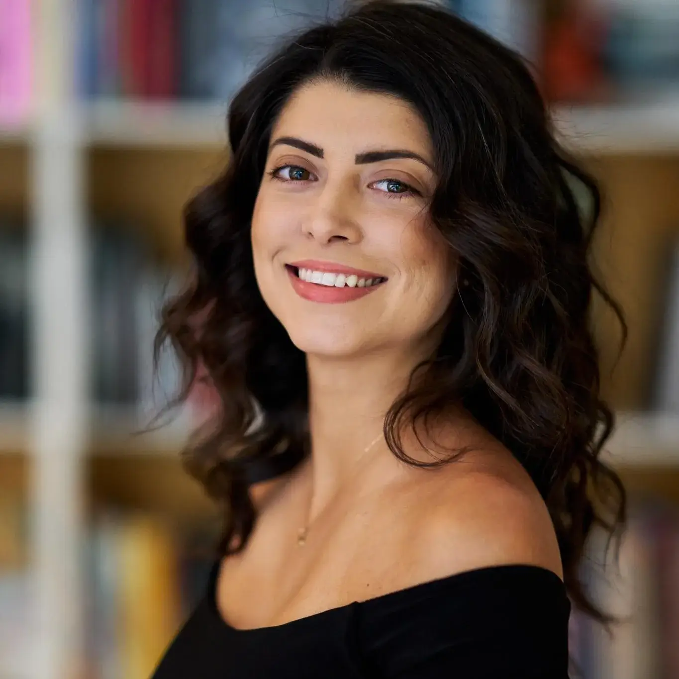 Elizabeth Irizarry headshot smiling – Woman of the Future Emerging Tech
